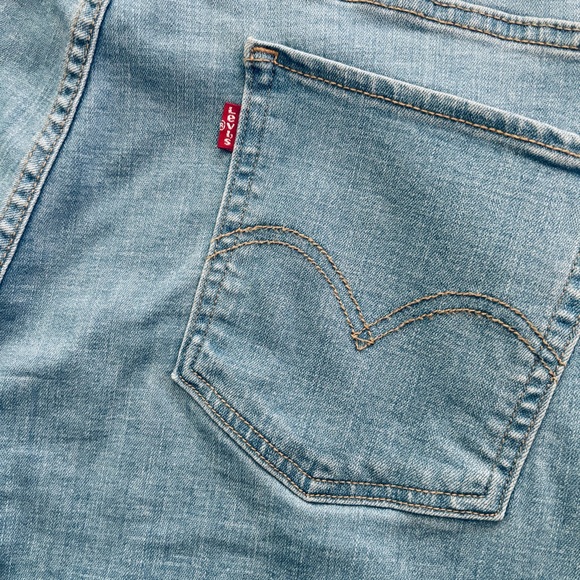 Levi’s Mid Length New Jean Shorts 24W Light-Medium Wash Denim Plus Size - Picture 3 of 9